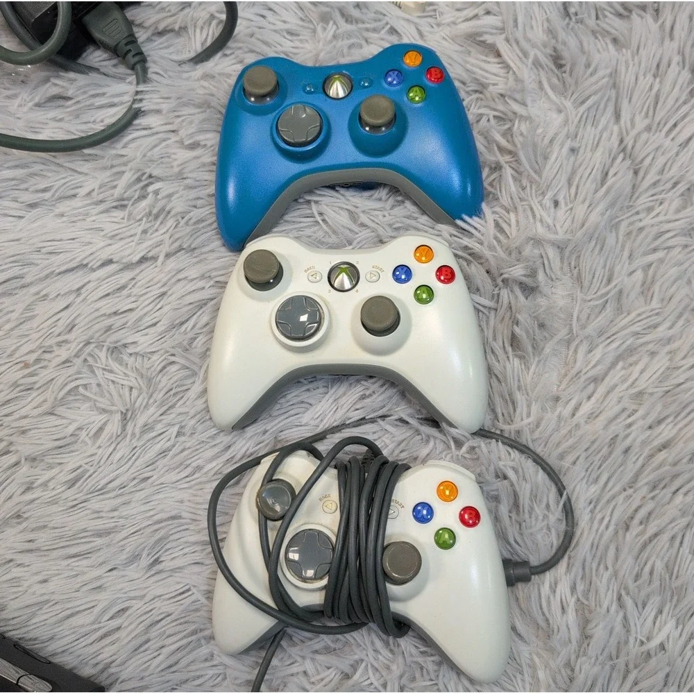 Microsoft Xbox 360 Black 120GB Console HDMI 3 Controllers 2 Headsets Not Tested